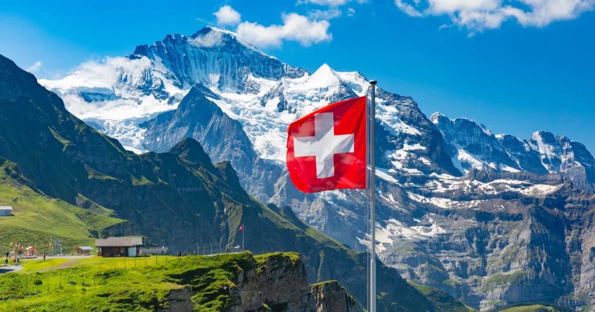 スイス、ビットコイン現物ETFを初承認　一般投資家向け